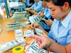 Doanh nghiệp thận trọng với cuộc đua lãi suất USD